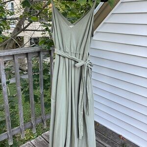 XiRENA Olive Green Midi Dress